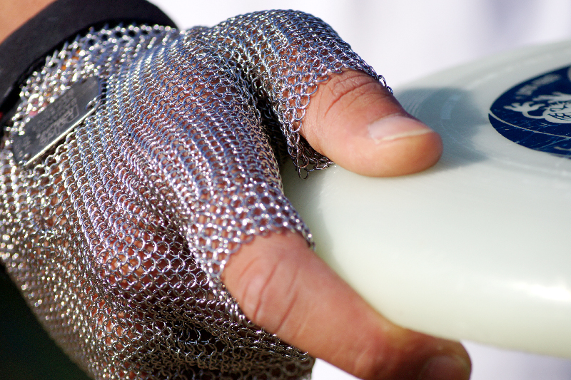Protective gloves and sleeves from the same mesh Paleos® are made from!